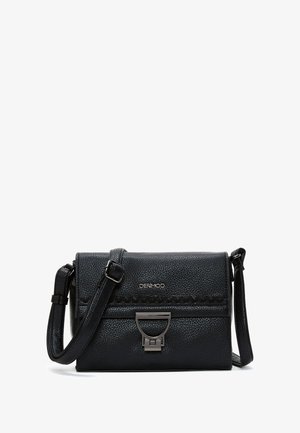 Borsa a tracolla nera in similpelle con superficie texture, chiusura con zip, logo in rilievo e cuciture decorative sulla parte anteriore.