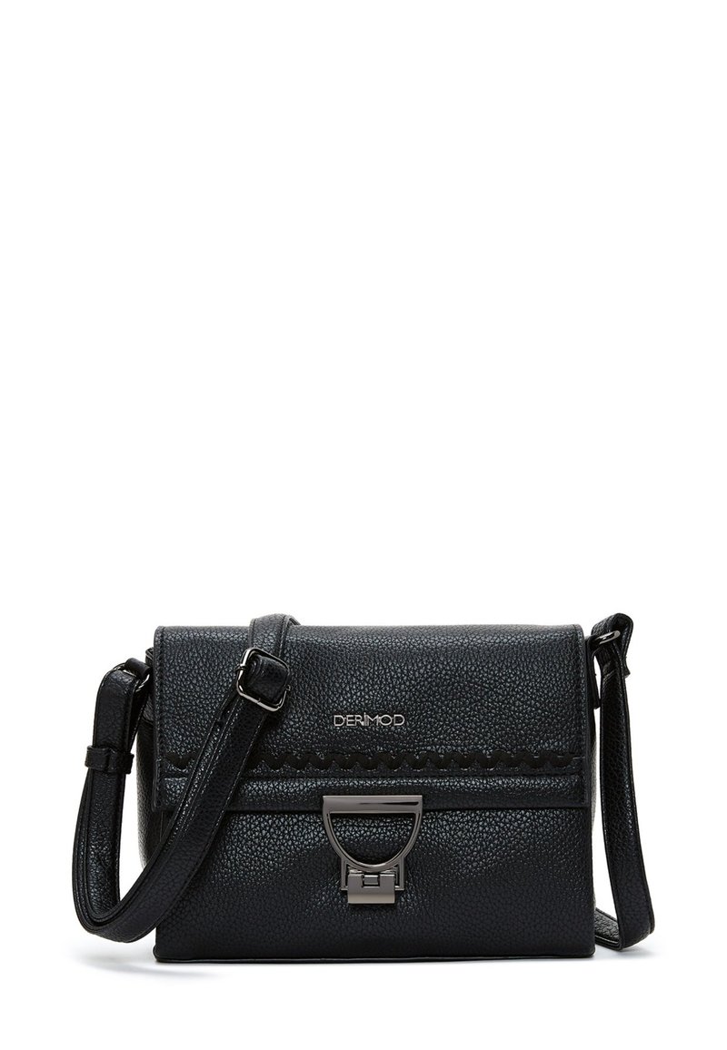 Sac bandoulière en simili cuir noir avec une surface texturée, fermeture zippée, logo en relief et surpiqûres décoratives sur l'avant.