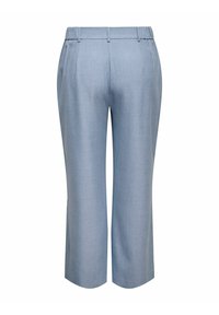 Svijetloplave kratke hlače od teksturiranog materijala, s ravnim prednjim dijelom, petljama za remen i ravnim nogavicama. Minimalistički dizajn bez džepova.