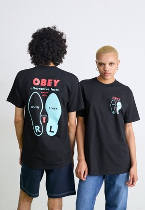 ALTERNATIVE FACTS UNISEX - Print T-shirt - black
