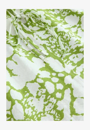 Witte stof met een groen onregelmatig gespikkeld patroon, met een centrale trekkoordsluiting en een zachte textuur.