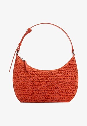 Pleciona torba w żywym pomarańczowym kolorze o zakrzywionym kształcie. Posiada skórzany pasek i zamek błyskawiczny zapewniające bezpieczne zamknięcie. Teksturowana powierzchnia.