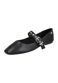 Bailarinas de cuero negro con punta afilada, suela plana y una correa ajustable en el tobillo que cuenta con herrajes y ojetes de plata.