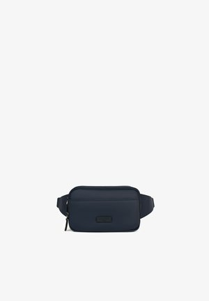 Borsa a tracolla blu navy realizzata in tessuto testurizzato, con forma rettangolare, chiusura con zip e una patch con logo sul davanti.