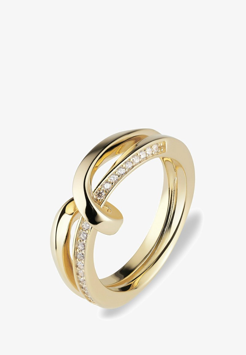 Ring in Gold-Ton mit verschlungenem Design, featuring eine glatte Oberfläche und einem Band, das auf einer Seite mit kleinen klaren Steinen verziert ist.