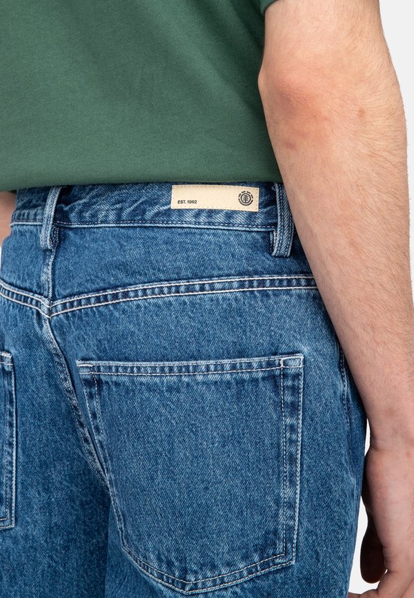 Straight leg jeans - bnt4