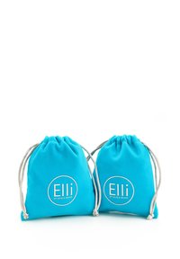 Deux sacs à cordon en tissu turquoise, avec un logo rond blanc portant l'inscription "Elli par Julie & Grace" en relief. Texture douce, forme triangulaire compacte.