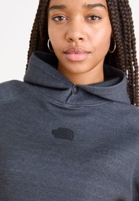 The North Face RELAXED HOODIE - Ikdienas džemperis - black heather