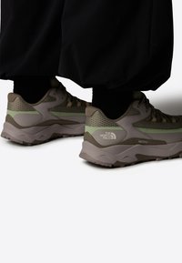 The North Face VECTIV TARAVAL - Zapatillas - clay grey moonstone gre