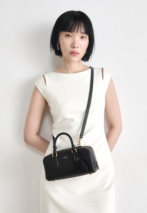 BOWERY SATCHEL 22 - Handbag - black