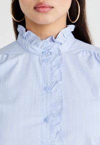 JDY JDYMIO FRILL - Blusa - blue