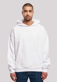 Fehér kapucnis pulóver kenguruzsebbel, laza fazonnal, hosszú ujjú és passzékkal. Puha anyag, egyszínű design.