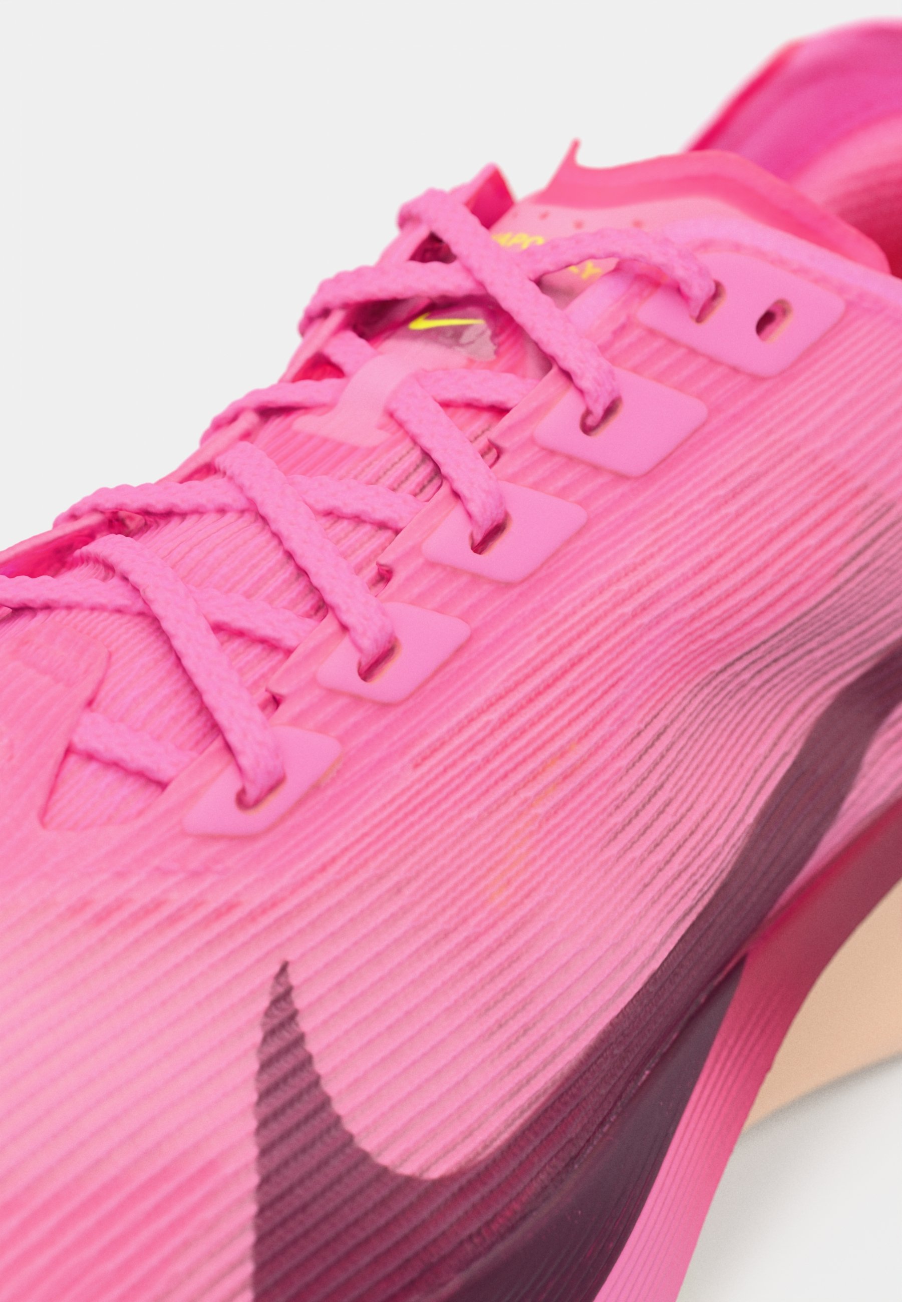 zoomx vaporfly next pink