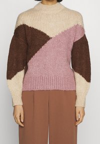 JDY Petite Strickpullover - brown