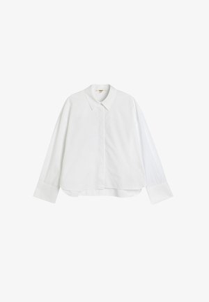 Camisa blanca de algodón de manga larga con cuello clásico, botonada en el frente y un corte ligeramente recortado y recto. Cuenta con mangas abullonadas y una textura suave.