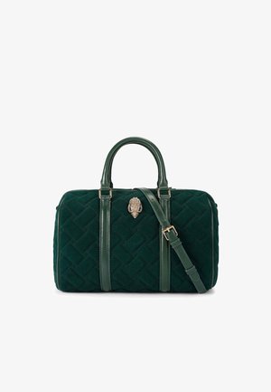 Samtgrüne Handtasche mit gestepptem Design, doppelten Obergriffen und einem verstellbaren Trageriemen. Mit einem dekorativen Muschelförmigen Verschlussdetail.