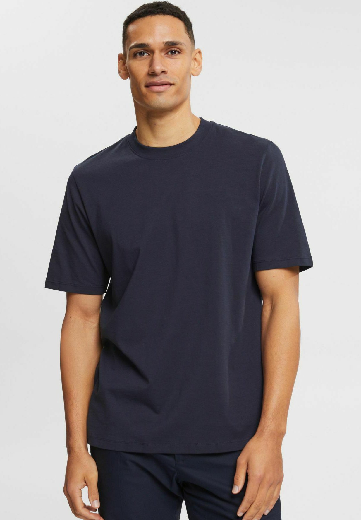 ESPRIT Herren T-Shirt – Klassischer Schnitt, Bequem & Alltagstauglich