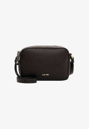 Borsa a tracolla in pelle marrone scuro con finitura texturizzata, forma rettangolare e dettaglio del logo dorato. Include una tracolla regolabile.