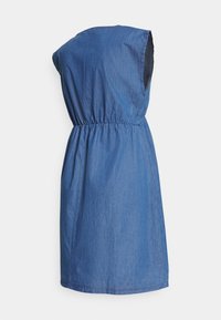 Vestido de ganga com mangas curtas e dobradas, cintura elástica e silhueta reta. Apresenta uma cor azul escura e textura suave.