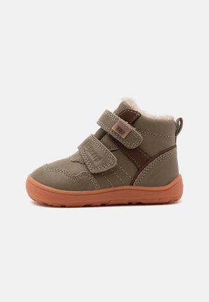 Bisgaard, BAREFOOT BECKY UNISEX - Класически боти до глезена - sage