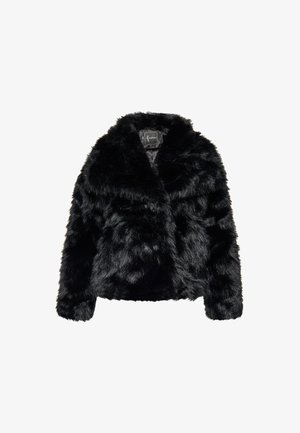 Jachetă din blană artificială neagră cu un design scurt, guler larg, mâneci lungi și o suprafață moale, texturată. Eticheta interioară etichetată este vizibilă.