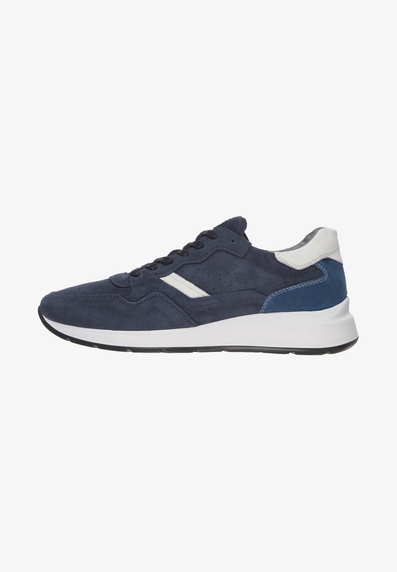 Sneaker in suede blu navy con dettagli bianchi, design con lacci, particolari forati e suola testurizzata per aderenza. Forma leggera e sportiva.