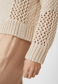 comma casual identity MIT LABEL PATCH - Strickpullover - beige