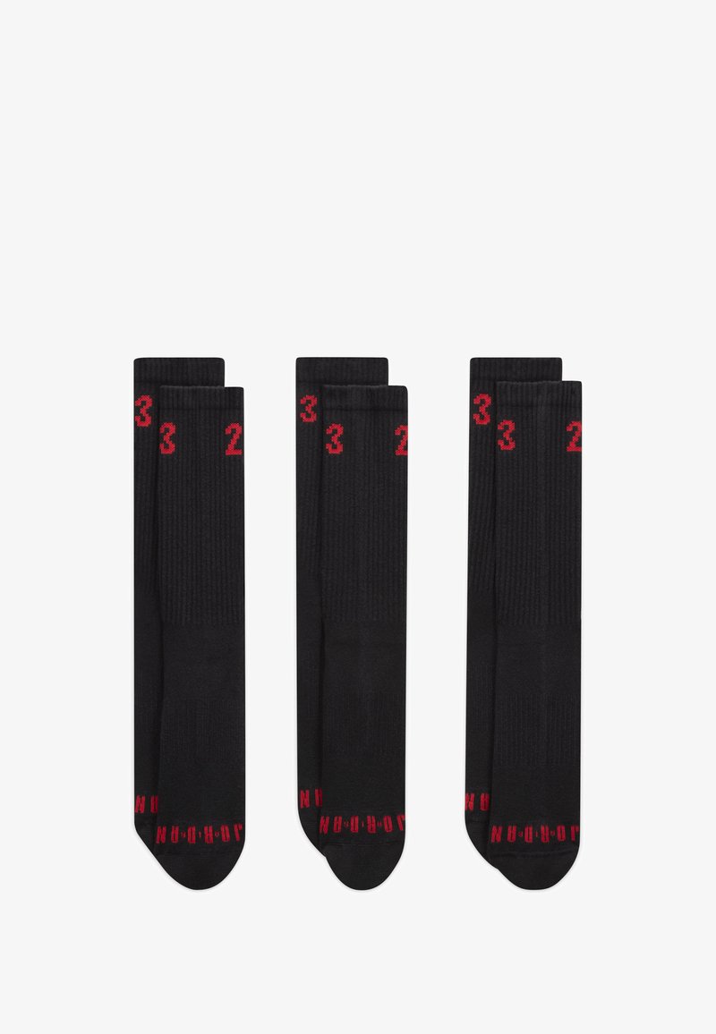 Calzini neri a costine con accenti numerici rossi '2' e '3' sulla parte superiore. Texture liscia, lunghezza standard da crew e punta rinforzata.