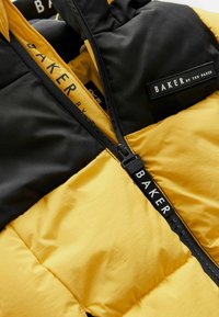 Baker by Ted Baker SHOWER RESISTANT COLOURBLOCK   - REGULAR FIT - Chaqueta de invierno - yellow