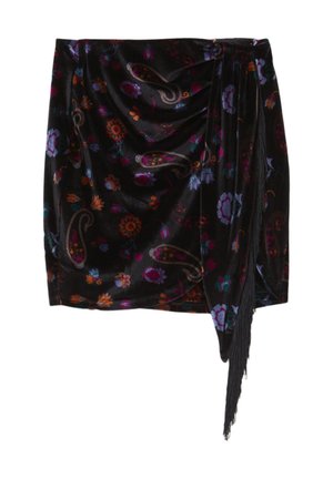 Mini gonna nera in velluto con motivo floreale e paisley in colori vivaci. I dettagli includono un design drappeggiato e accenti di frange.