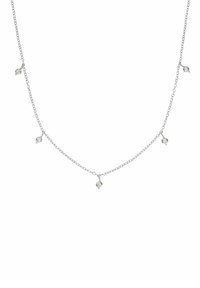 Collana in argento con cinque piccoli pendenti decorativi dotati di gemme trasparenti, distribuiti uniformemente lungo la catena.