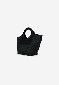 Bolso tote negro tejido con un asa circular y un panel plano en contraste. La textura es entrelazada; la forma es angular y estructurada.