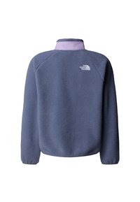 Flis jakna temno modre barve s svetlo vijoličnim ovratnikom. Ima raglan rokave in majhen bel logotip na zgornjem delu hrbta. Mehka tekstura.