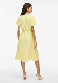 VILA VILOVIE WRAP DRESS - Hverdagskjole - pale banana