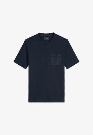 Marineblaue Baumwoll-T-Shirt mit Rundhalsausschnitt, kurzen Ärmeln und einer Brusttasche. Glatte Textur mit dezenten Nähten.