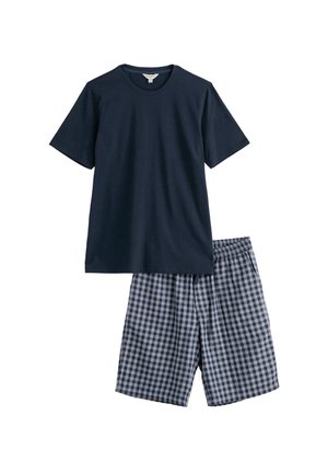 Granatowy t-shirt z krótkim rękawem w połączeniu z czarno-białymi szortami w kratkę do kolan z elastycznym pasem.