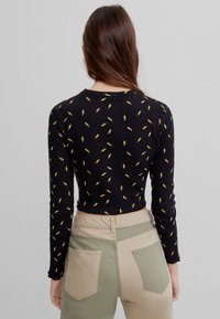 Bershka Stickad tröja - black