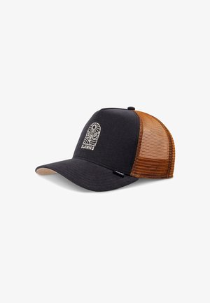 Svart caps med buet visir, med en beige brodert logo og en brun mesh bak. Inkluderer et merke på siden.