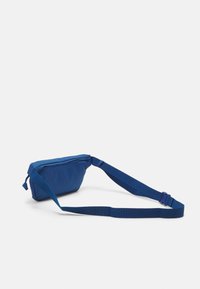 Levi's® SMALL BANANA SLING HEADLINE LOGO UNISEX - Torbica za okoli pasu - royal blue