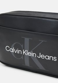 Calvin Klein Jeans MONOGRAM SOFT CAMERA BAG UNISEX - Cross body bag - black