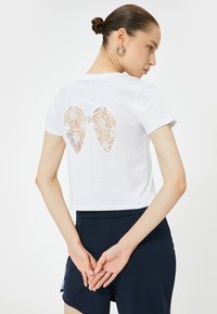 Koton BOWTIE - T-shirt med print - white