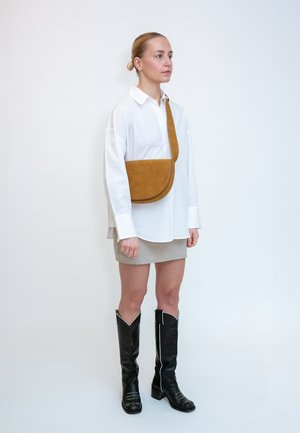 HVISK, CLIFF BRUSH - Handtasche - cognac