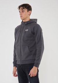 EA7 Emporio Armani CON CAPPUCCIO LOGO SERIES - Felpa con zip - asphlat