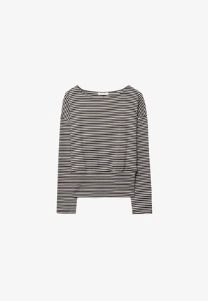 Długi rękaw krótki top w czarno-białe poziome paski z szerokim, zaokrąglonym dekoltem.