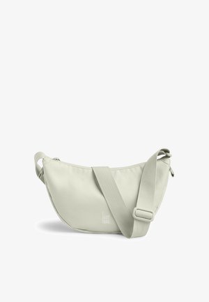 Sac bandoulière gris clair en forme de croissant avec sangle réglable et logo "GOT BAG" au centre avant.