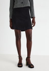 Vero Moda - VMGOLD SKATER SKIRT - Mini skirt - black Thumbnail Image 1