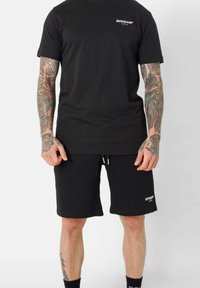Unselected, black