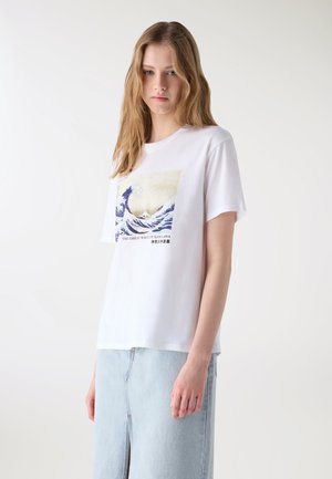 - T-shirt z nadrukiem