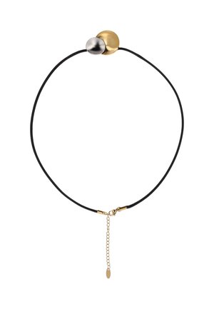 Czarny choker z przewodem z nakładającymi się okrągłymi metalowymi zawieszkami w kolorze złotym i srebrnym oraz złotym przedłużeniem z zapięciem na łańcuszek.