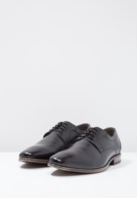Pier One Derbies & Richelieus - black